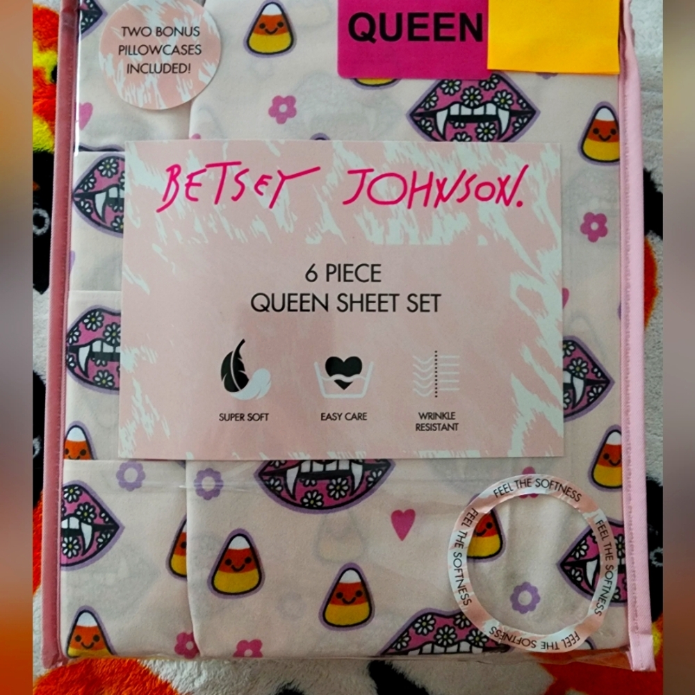 Betsy Johnson Queen Sheet Set with Candy Corn and Lips Design For HALLOWEEN🤎